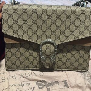 Gucci purse with the link chain. Medium size